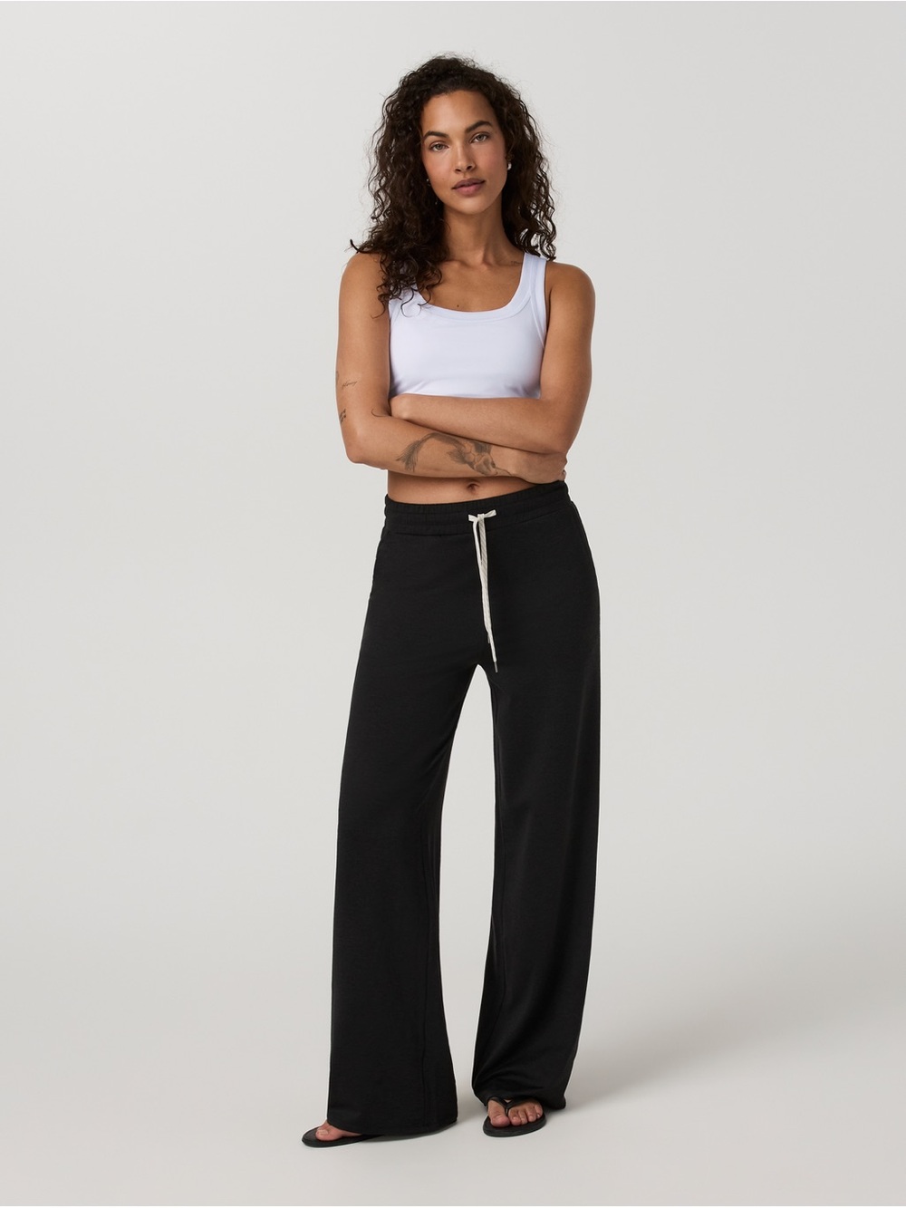 Vuori Halo Essential Wideleg Pant in Black Heather